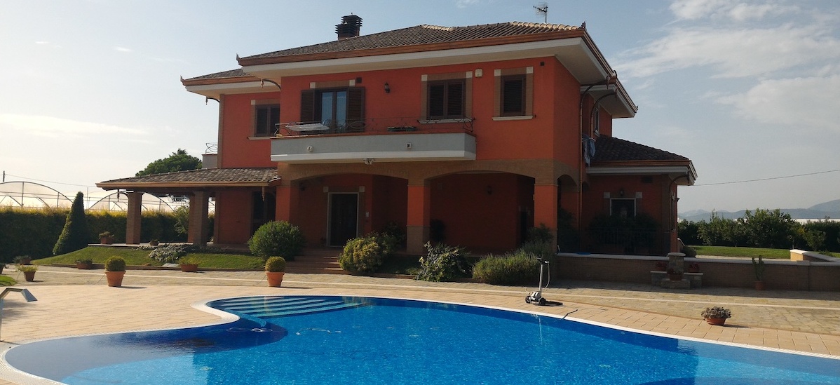 Casa con annessi rurali